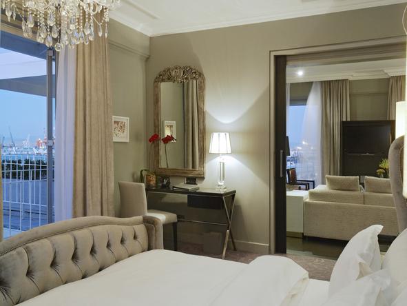 Queen Victoria Hotel - Bedroom 